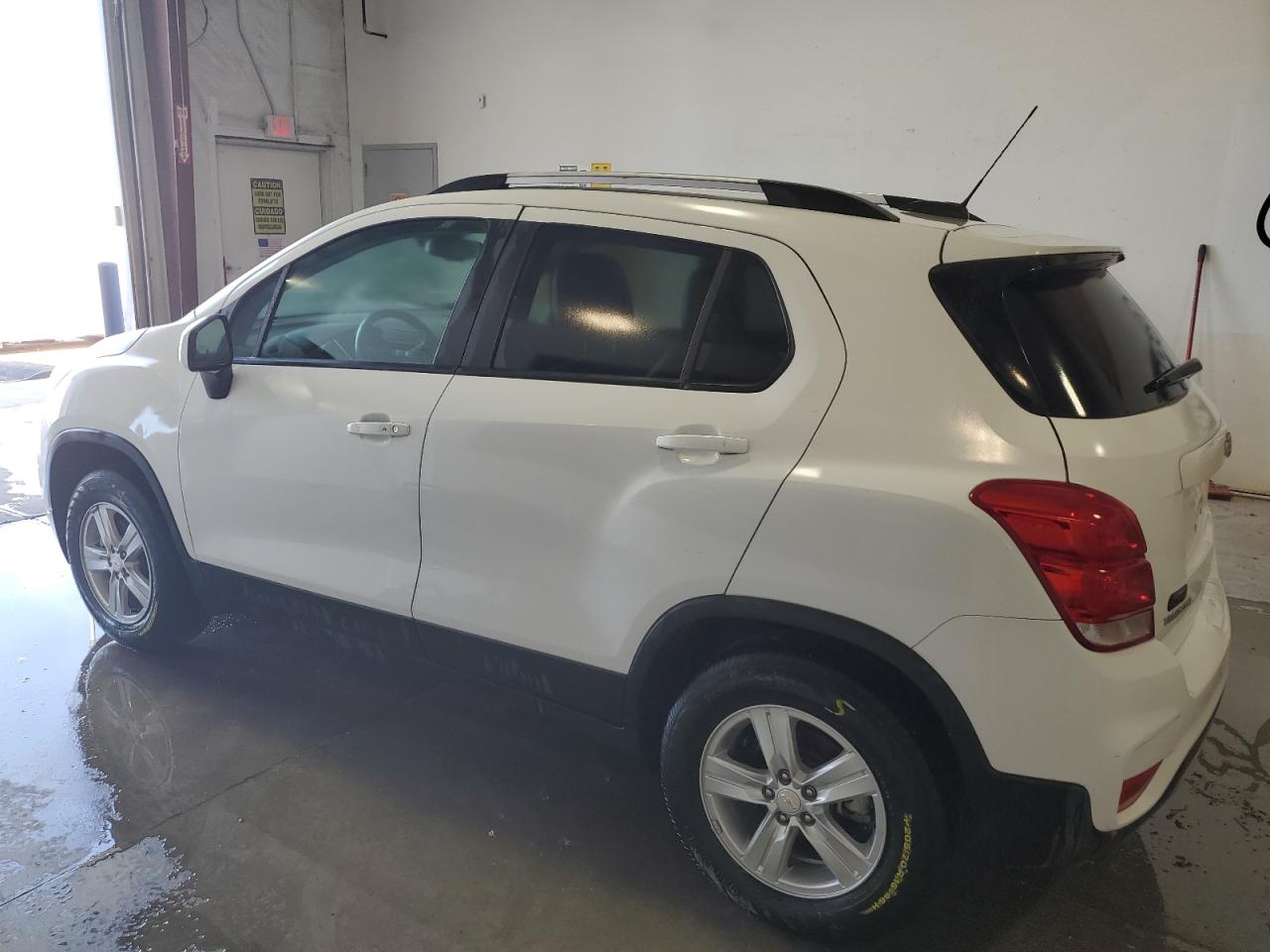 KL7CJPSM9NB564337 Chevrolet Trax 1LT 2