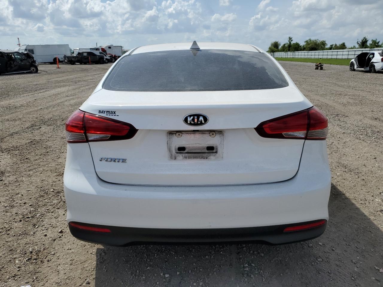 3KPFL4A76JE217713 2018 Kia Forte Lx