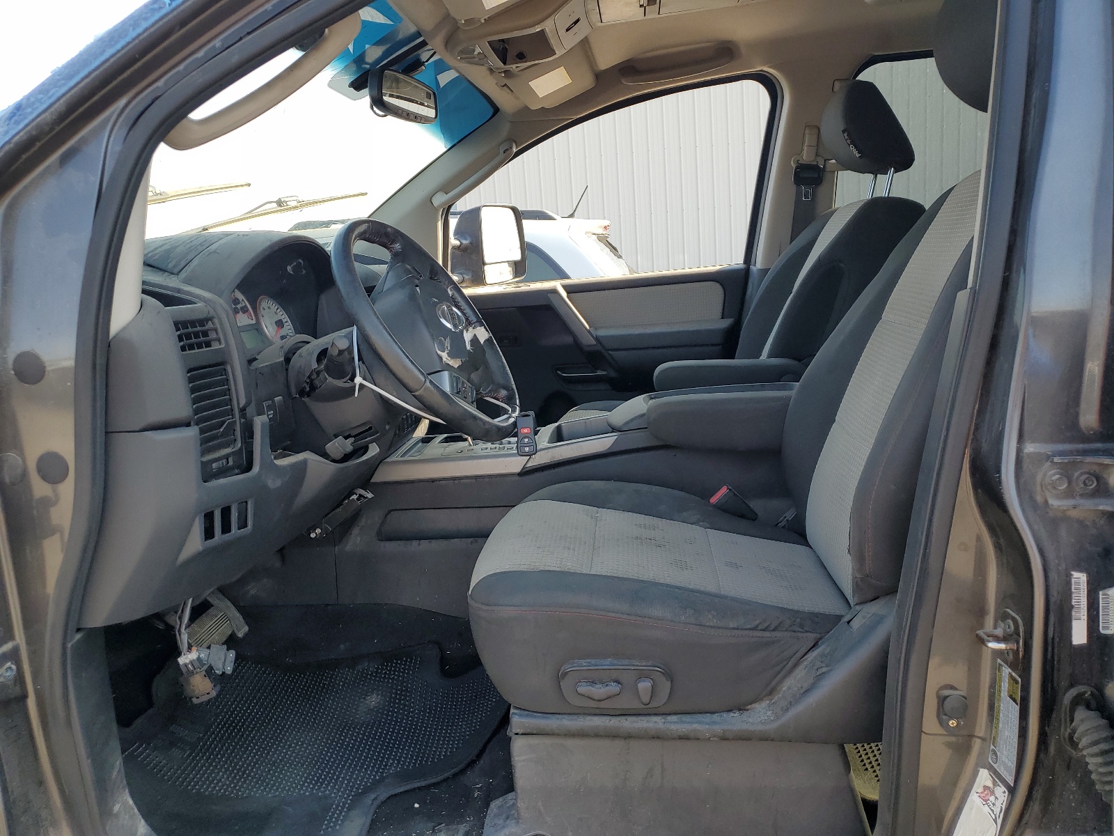 1N6AA0EC2BN316278 2011 Nissan Titan S