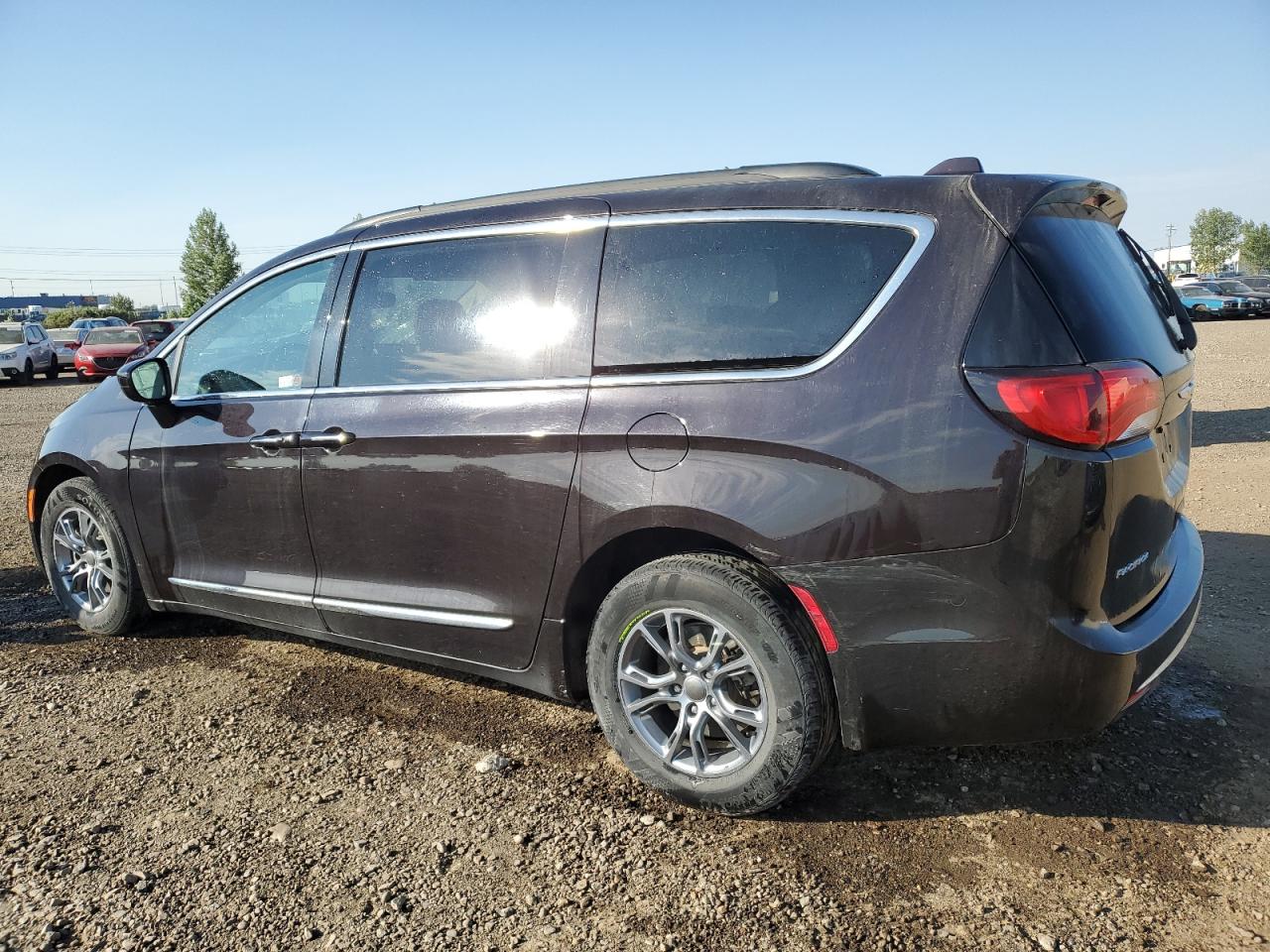 2017 Chrysler Pacifica - Image 2