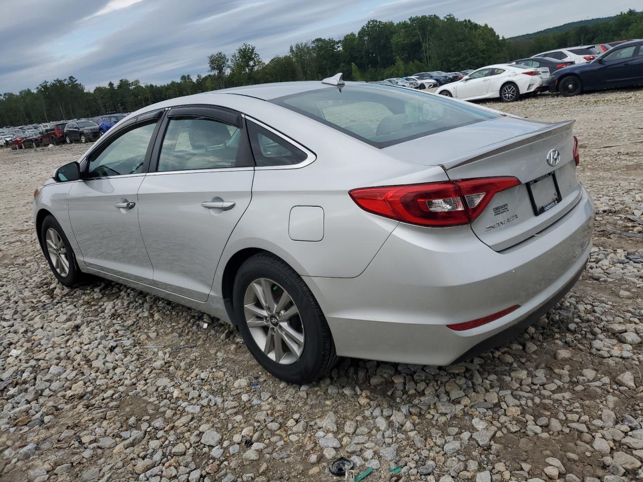 5NPE24AF7HH470440 2017 HYUNDAI SONATA - Image 2