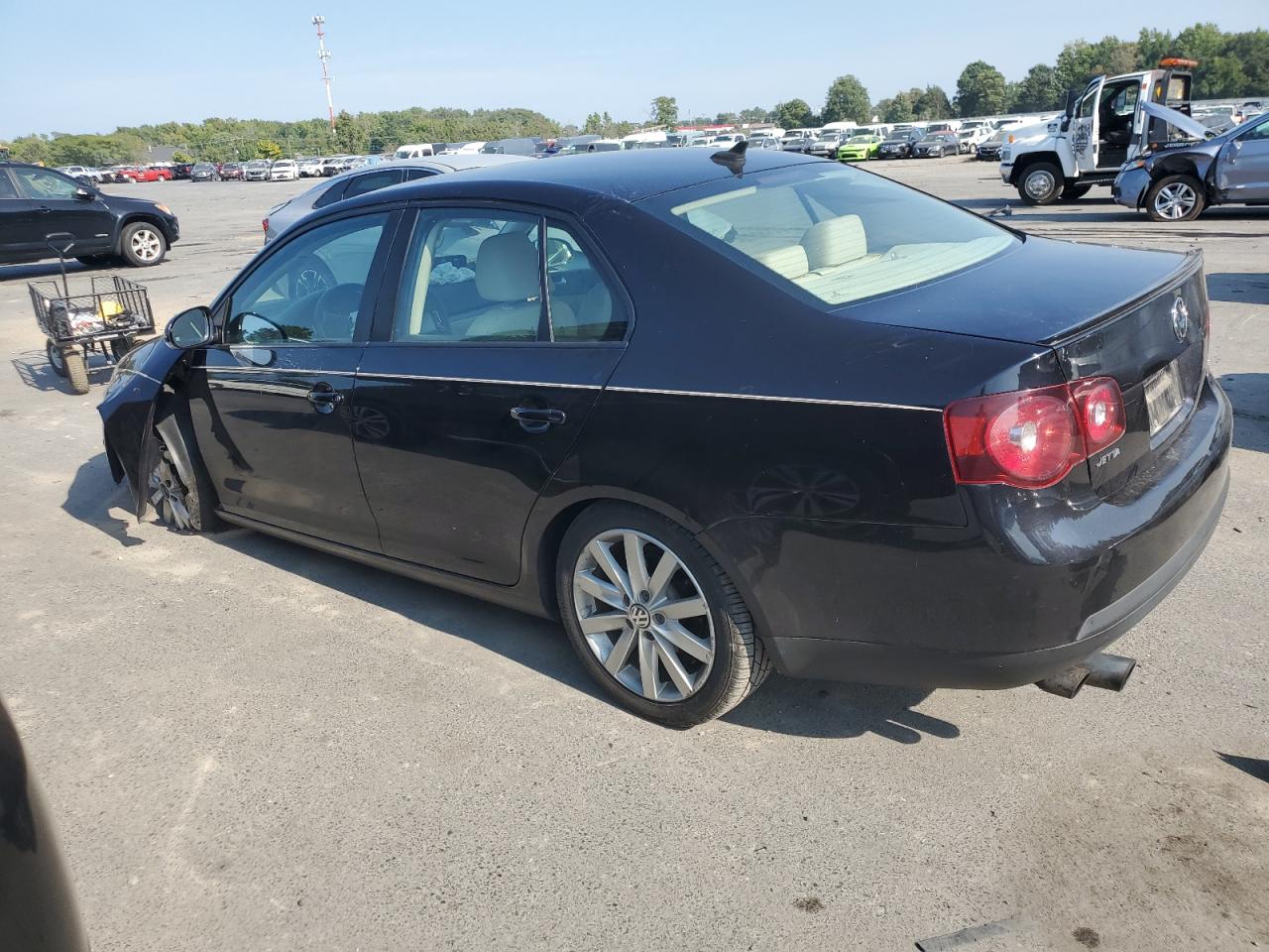 2010 Volkswagen Jetta - Image 2