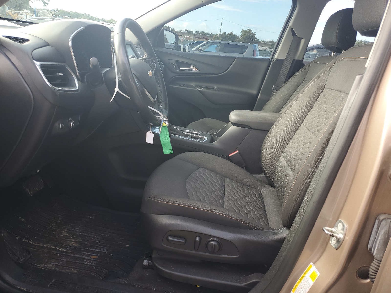 2GNAXJEV6J6331904 2018 Chevrolet Equinox Lt