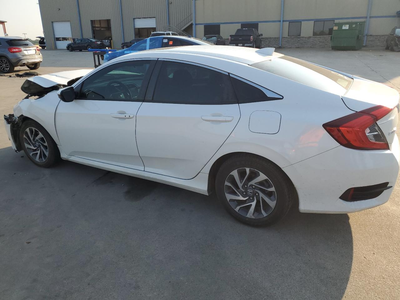 2HGFC2F73JH575337 2018 HONDA CIVIC - Image 2