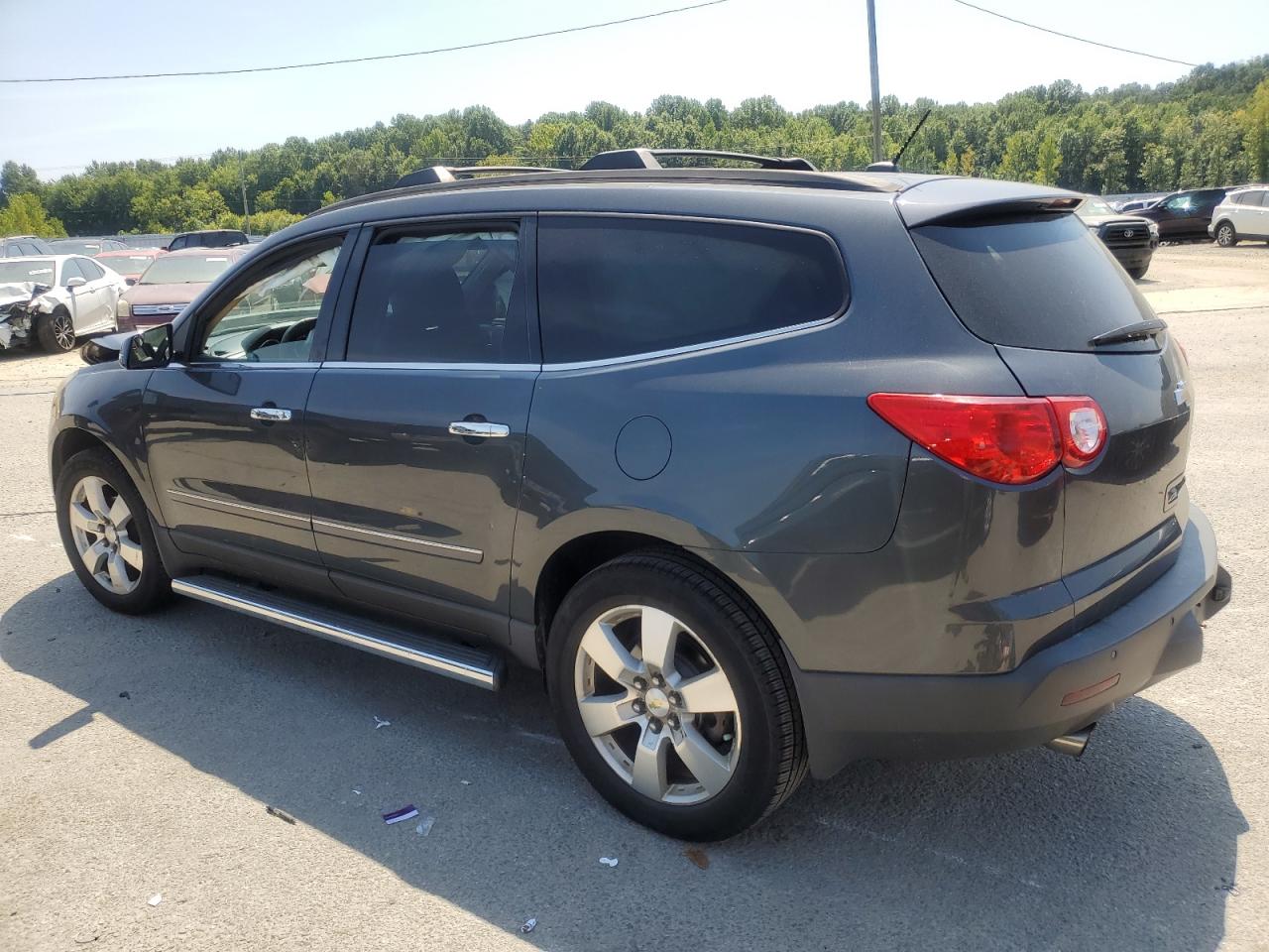 2010 Chevrolet Traverse - Image 2