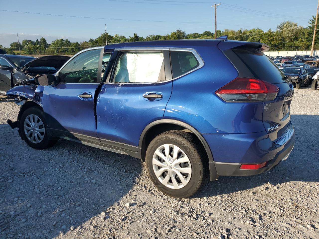 5N1AT2MV4JC700113 2018 NISSAN ROGUE - Image 2