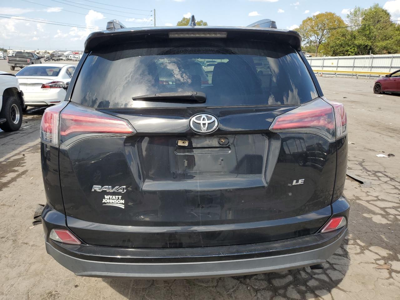 2T3ZFREV1HW372243 2017 Toyota Rav4 Le