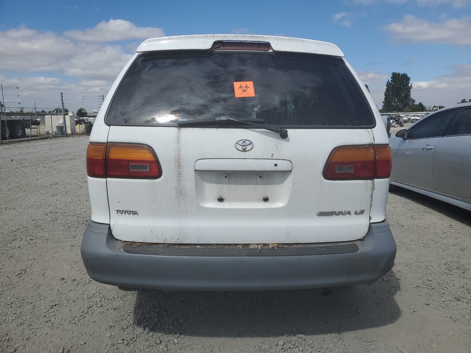 4T3ZF13C8XU112231 1999 Toyota Sienna Le