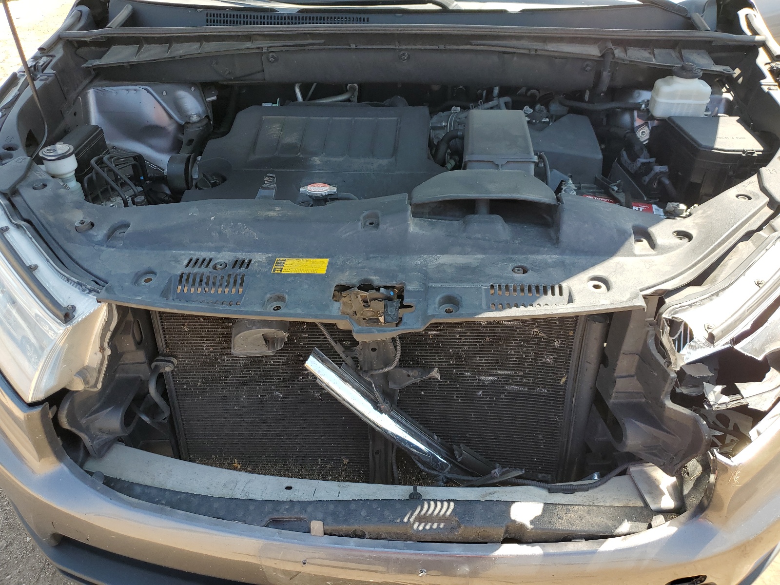 2015 Toyota Highlander Le vin: 5TDBKRFH3FS206133