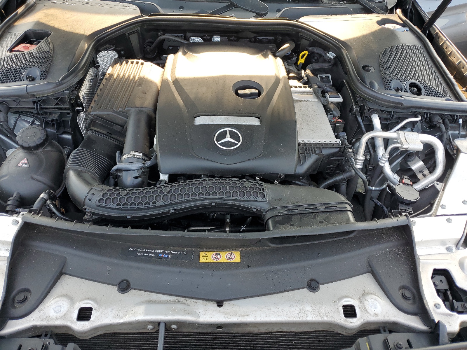 WDDZF4KB2JA463142 2018 Mercedes-Benz E 300 4Matic