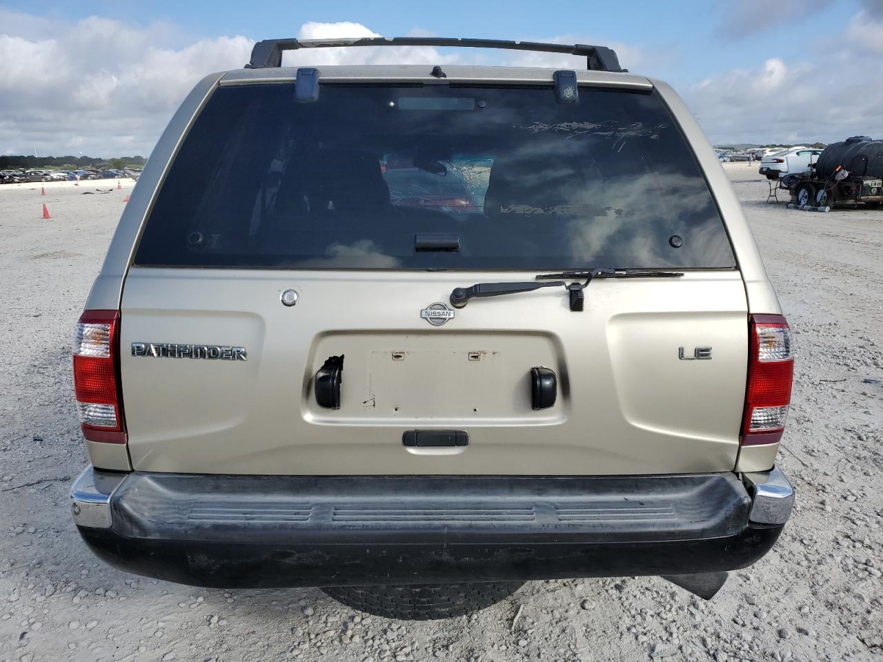 JN8AR07Y4YW429113 2000 Nissan Pathfinder Le