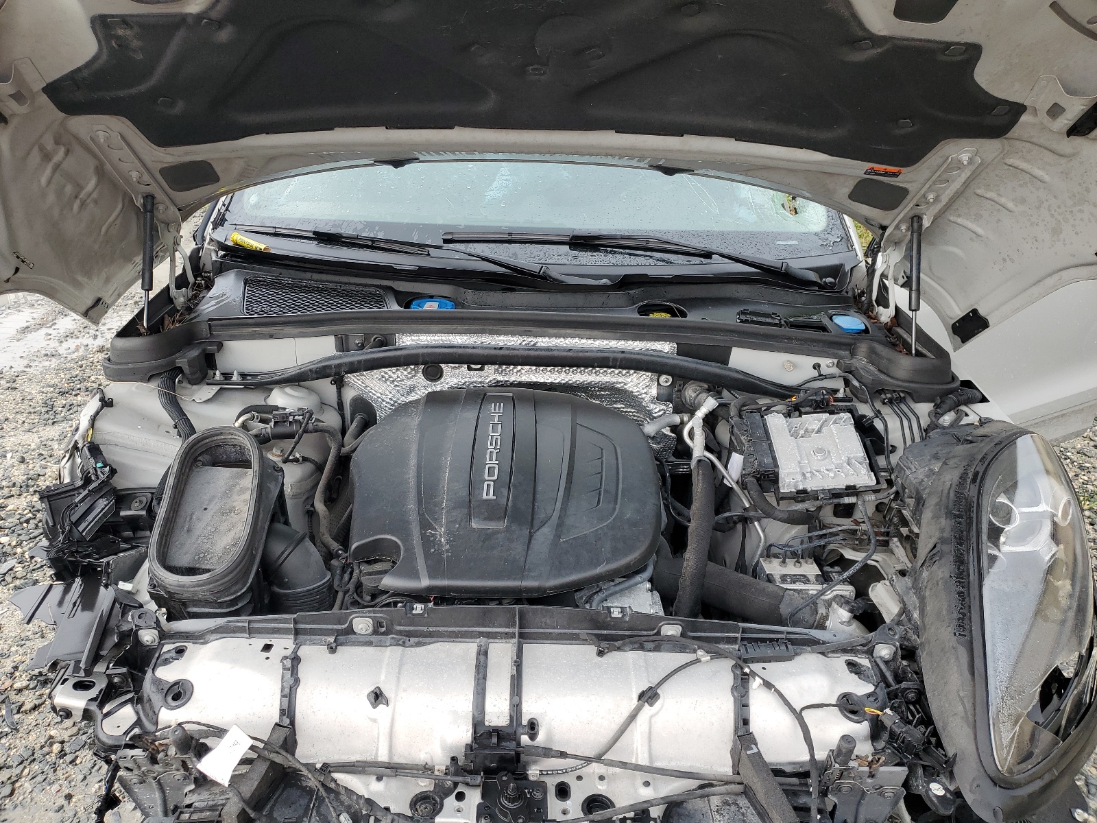 2019 Porsche Macan vin: WP1AA2A54KLB06667