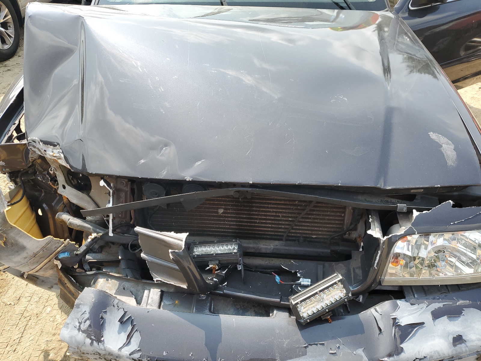 2FAFP74W84X176188 2004 Ford Crown Victoria Lx