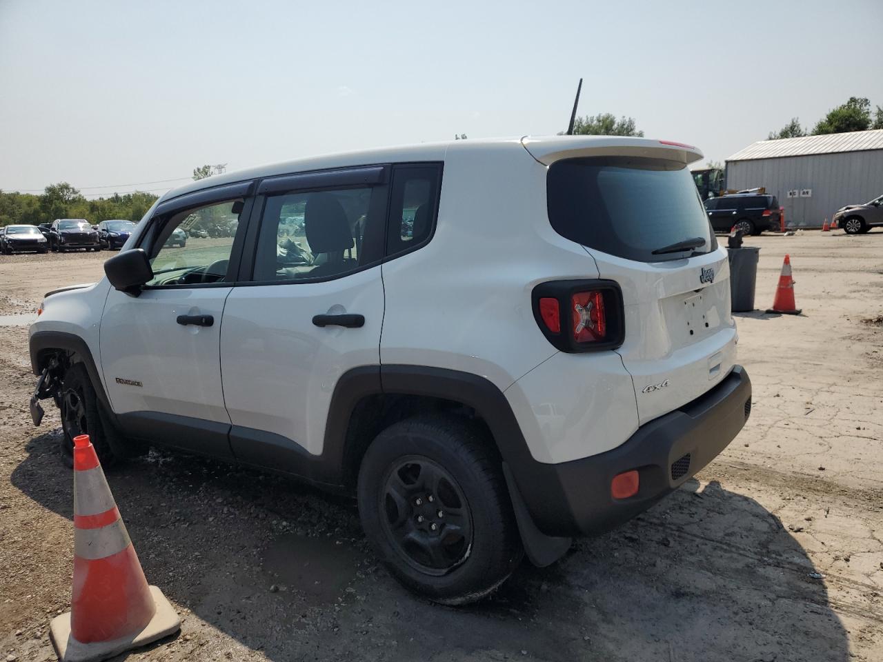 ZACCJBAB4JPH87990 2018 JEEP RENEGADE - Image 2