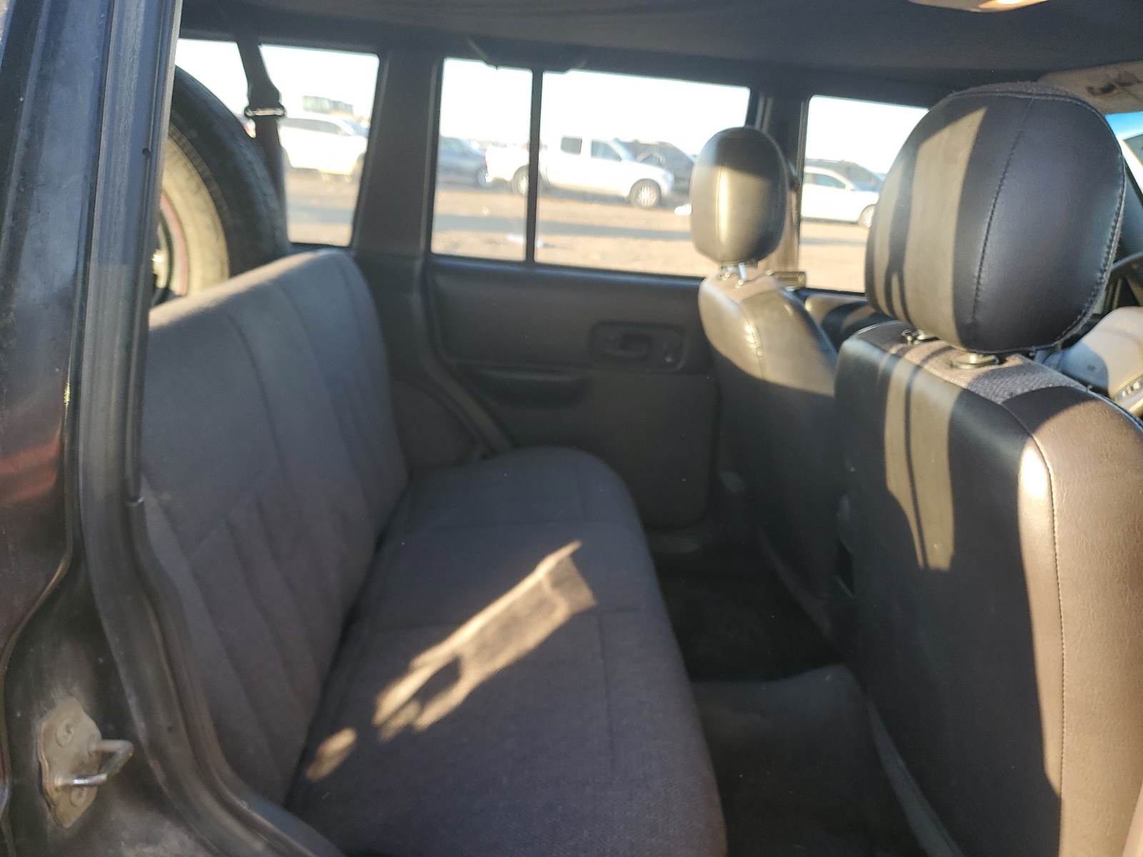 1J4FT58S1YL270766 2000 Jeep Cherokee Classic