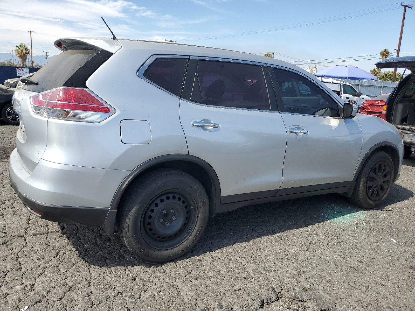 2015 Nissan Rogue S vin: KNMAT2MT0FP587960