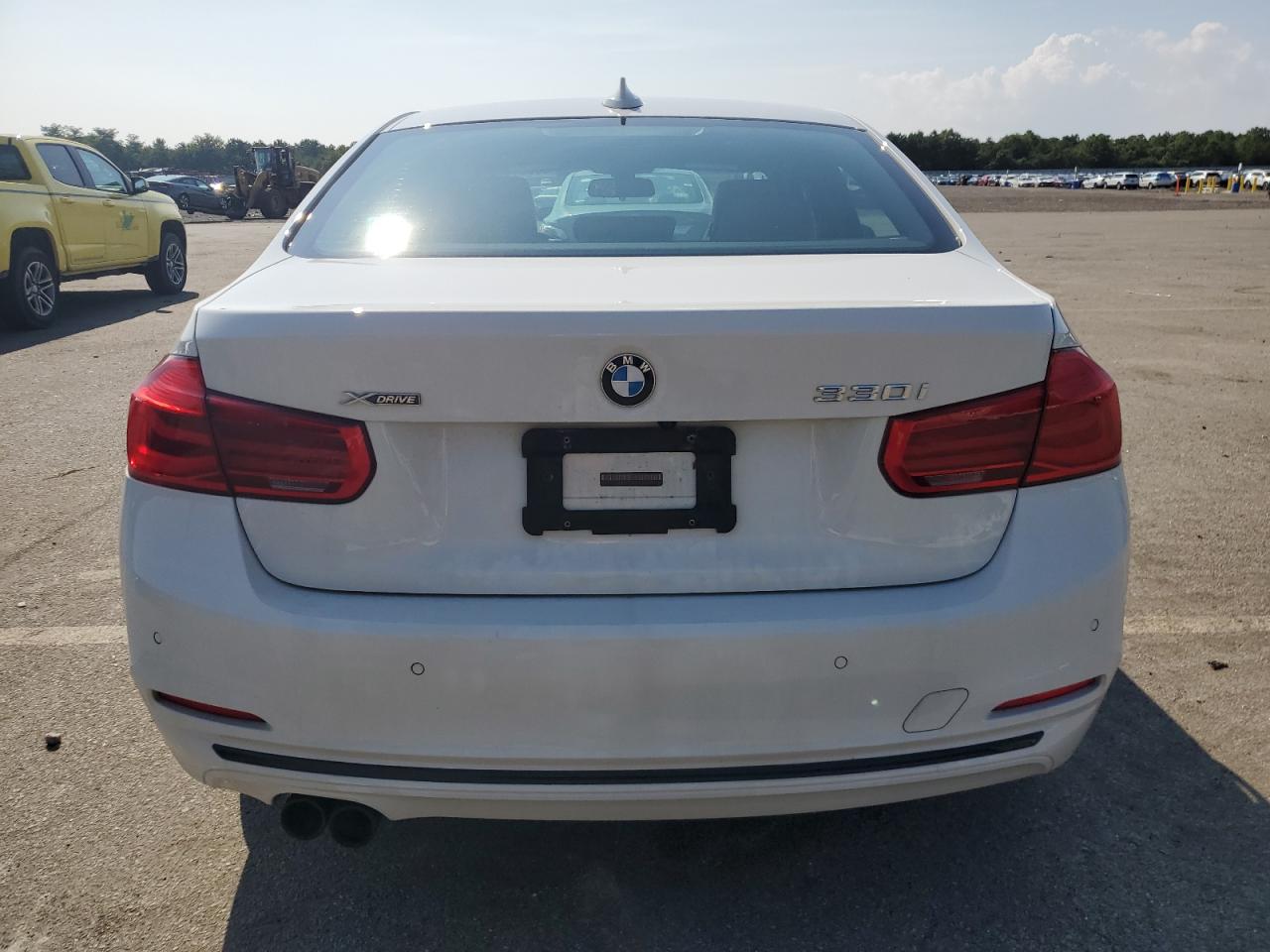 WBA8D9G36HNU66586 2017 BMW 330 Xi