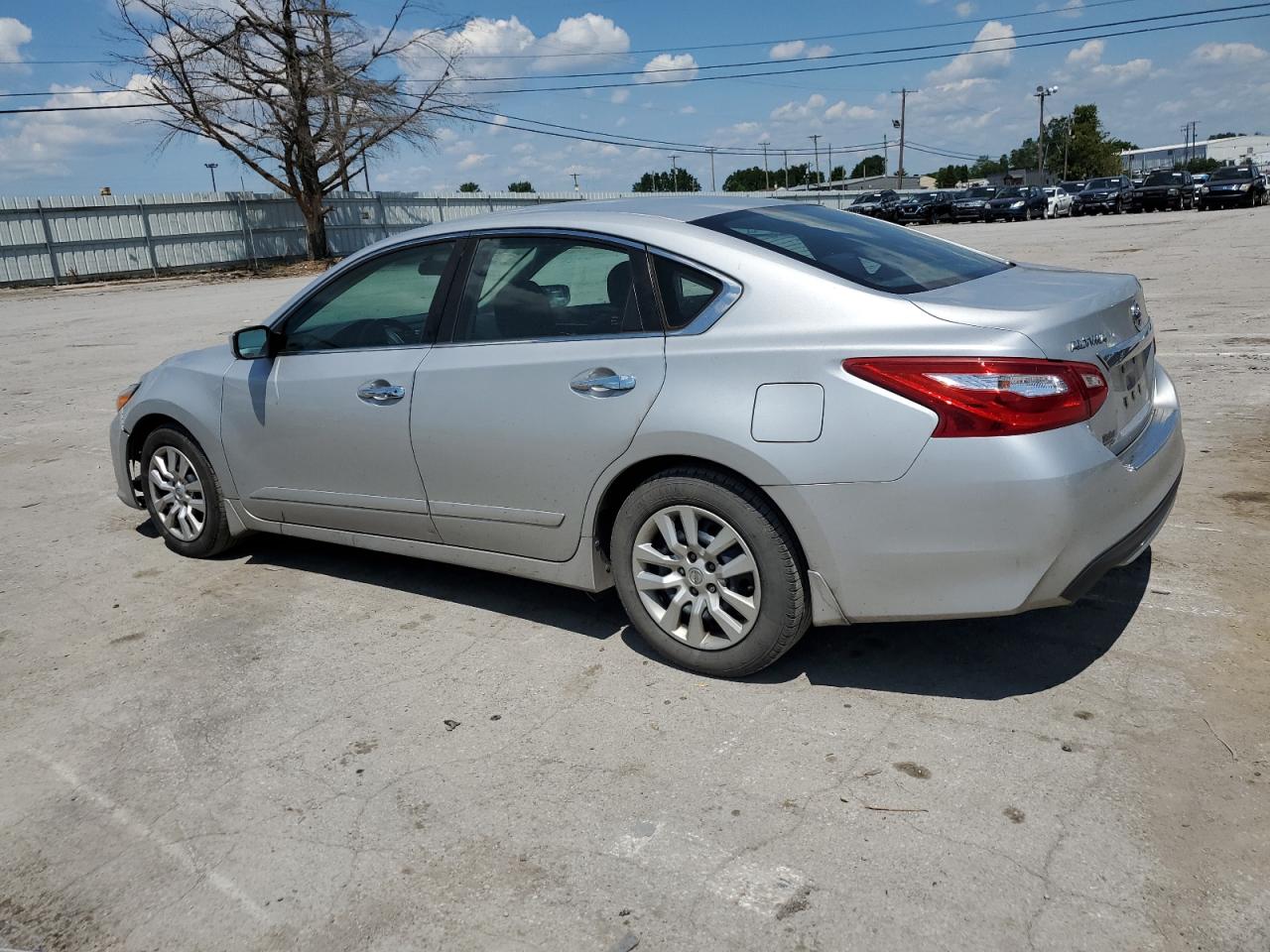 2016 Nissan Altima - Image 2