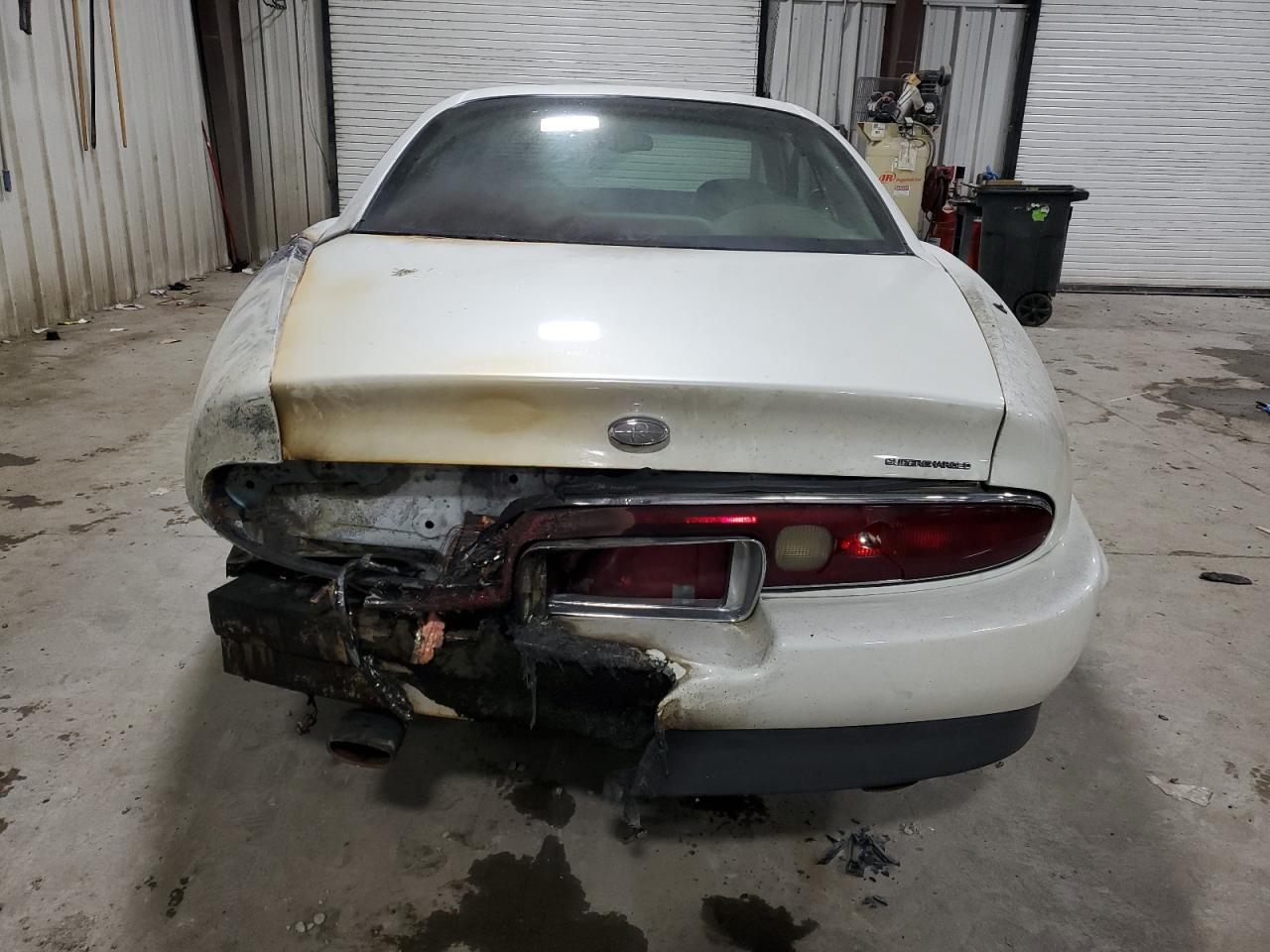 1998 Buick Riviera VIN: 1G4GD2219W4704781 Lot: 68267444