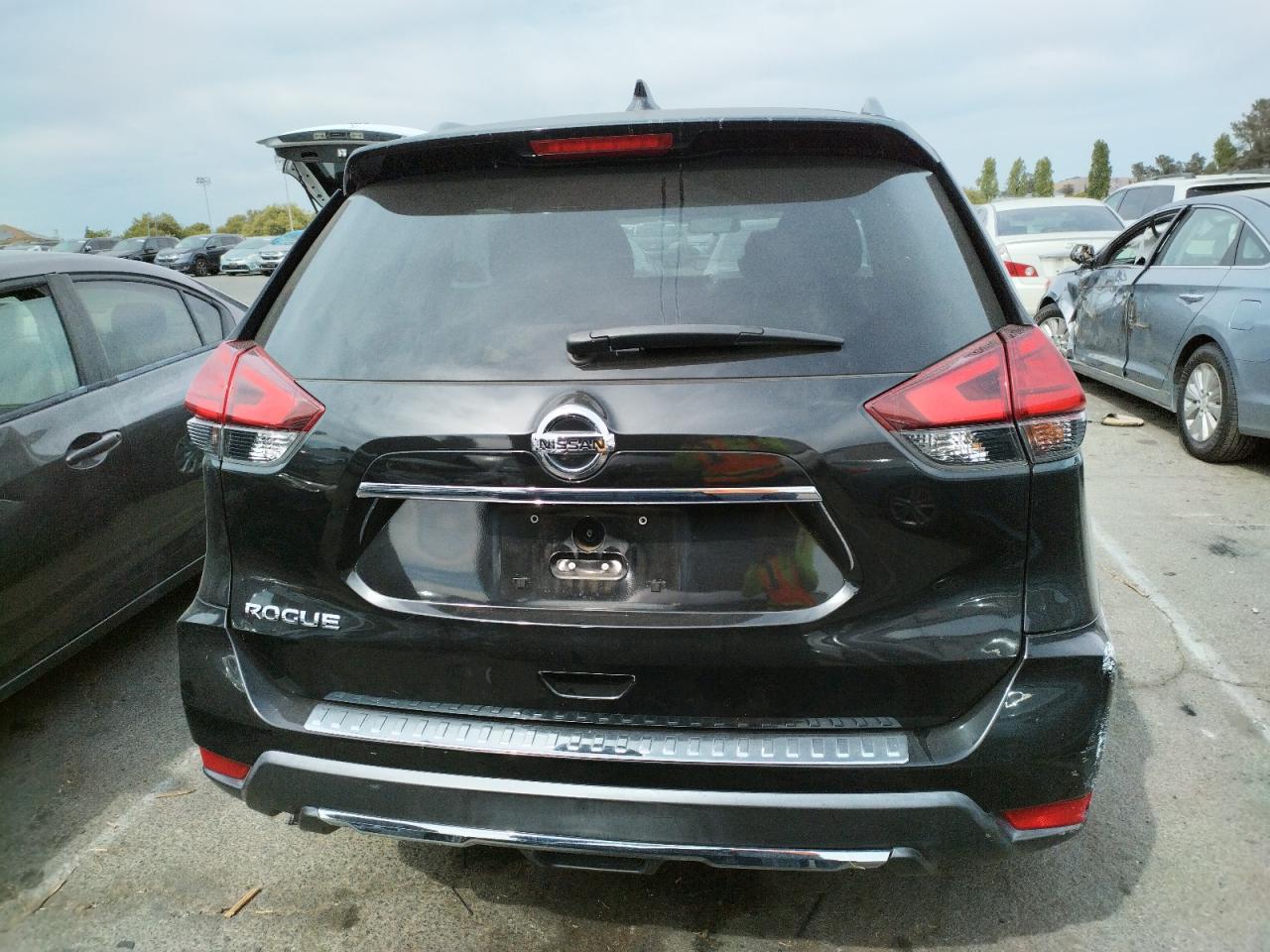 2017 Nissan Rogue S VIN: KNMAT2MT0HP526112 Lot: 65797874