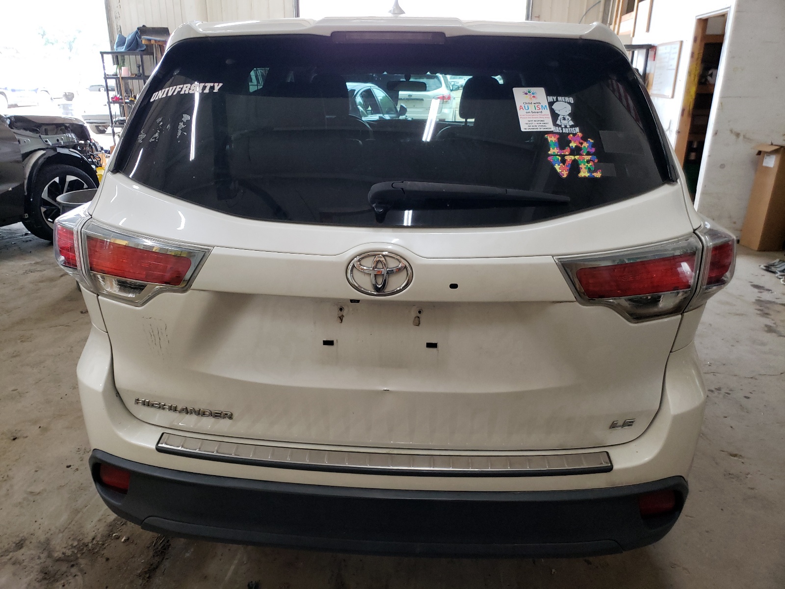 5TDZKRFH6FS098749 2015 Toyota Highlander Le