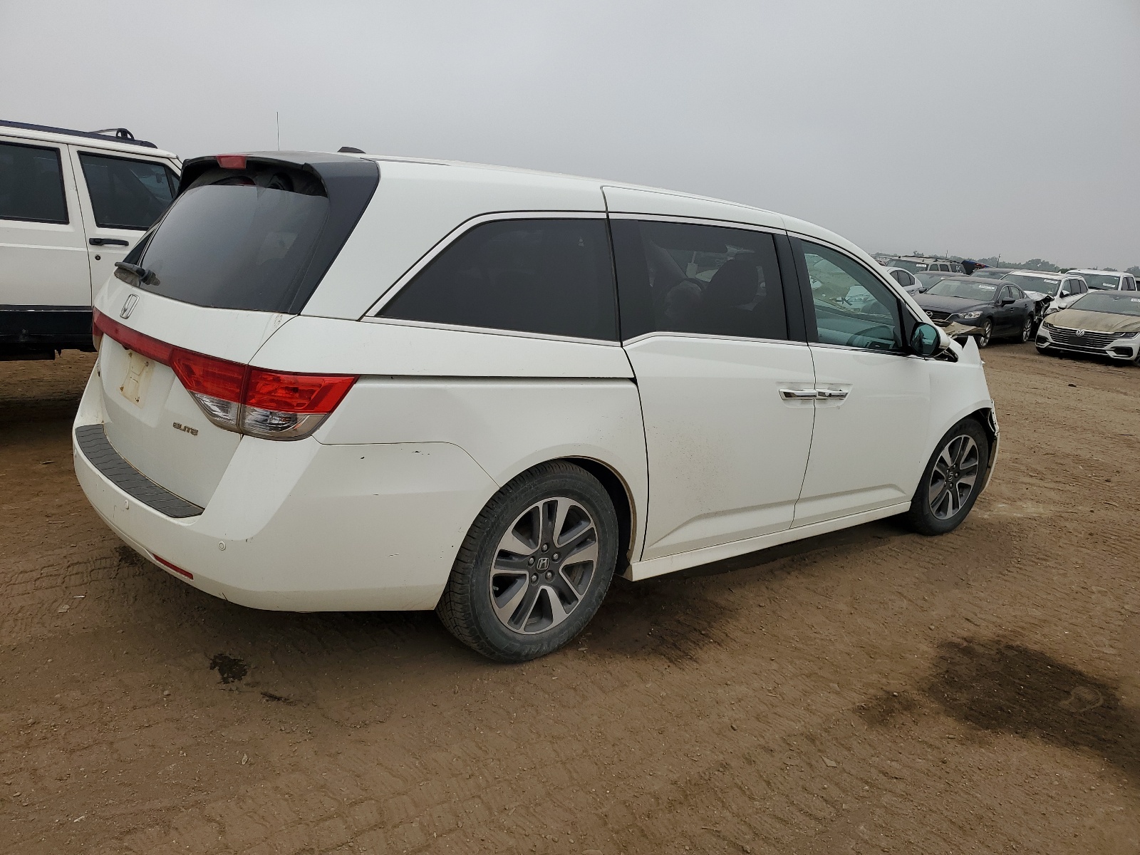 2015 Honda Odyssey Touring vin: 5FNRL5H90FB039860