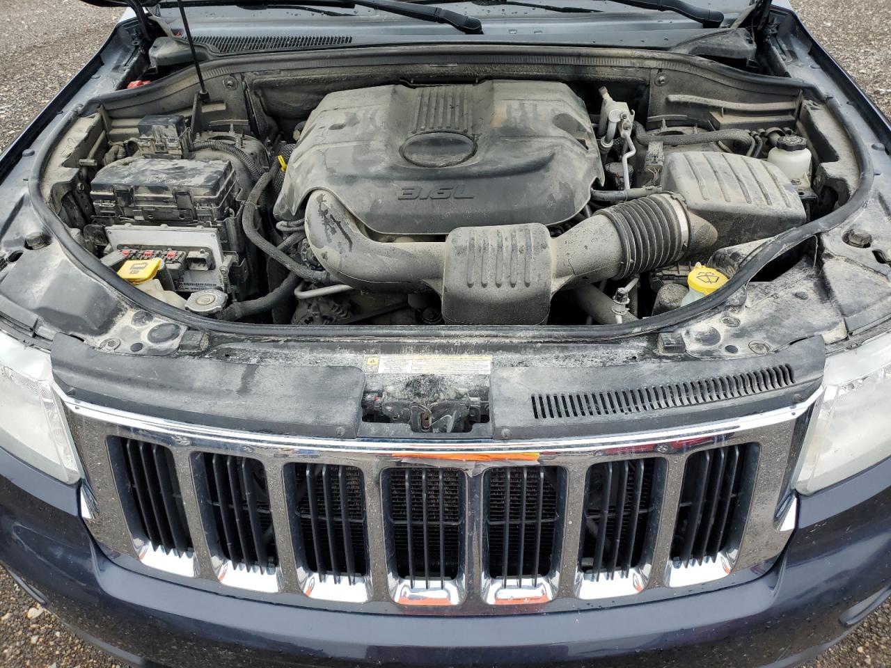 2011 Jeep Grand Cherokee - Image 12