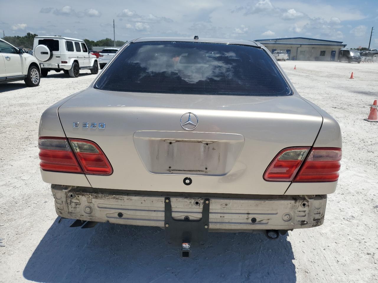 2000 Mercedes-Benz E 320 VIN: WDBJF65J0YB113047 Lot: 66661984