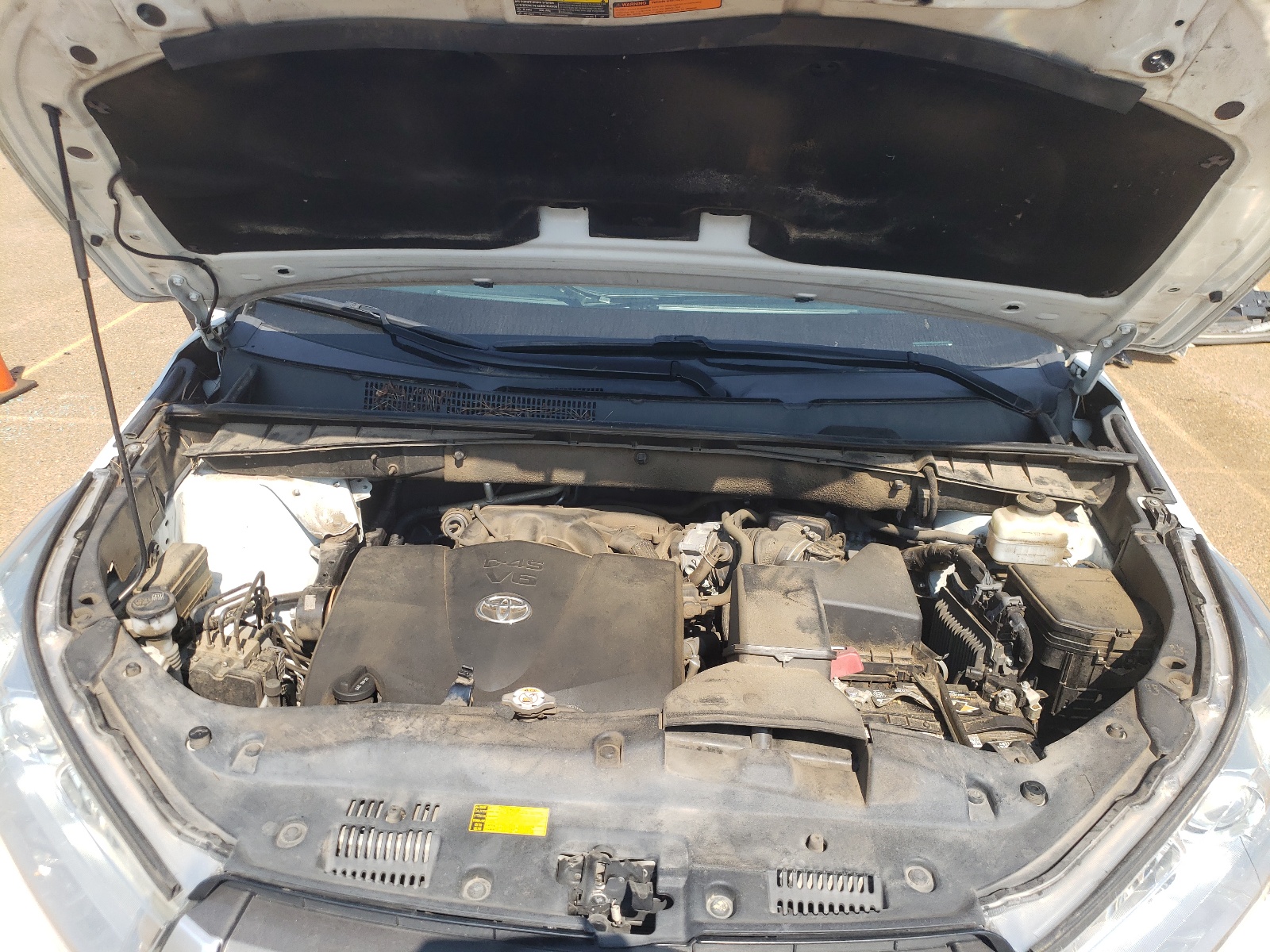 5TDKZRFH9JS547878 2018 Toyota Highlander Se