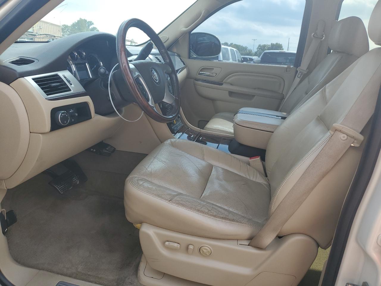 1GYS4CEF5BR198823 2011 Cadillac Escalade Premium