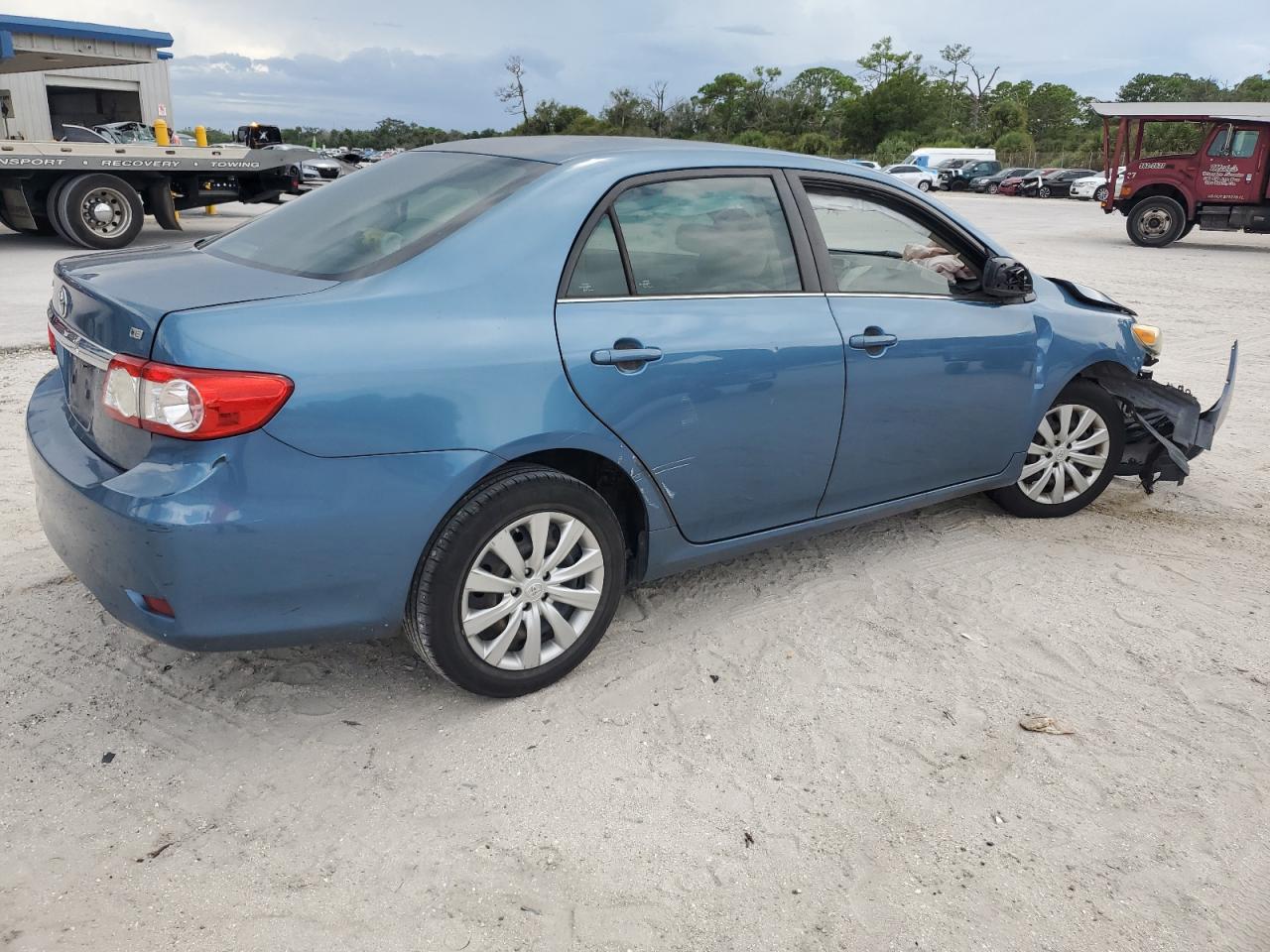 VIN 5YFBU4EE3DP135414 2013 TOYOTA COROLLA no.3