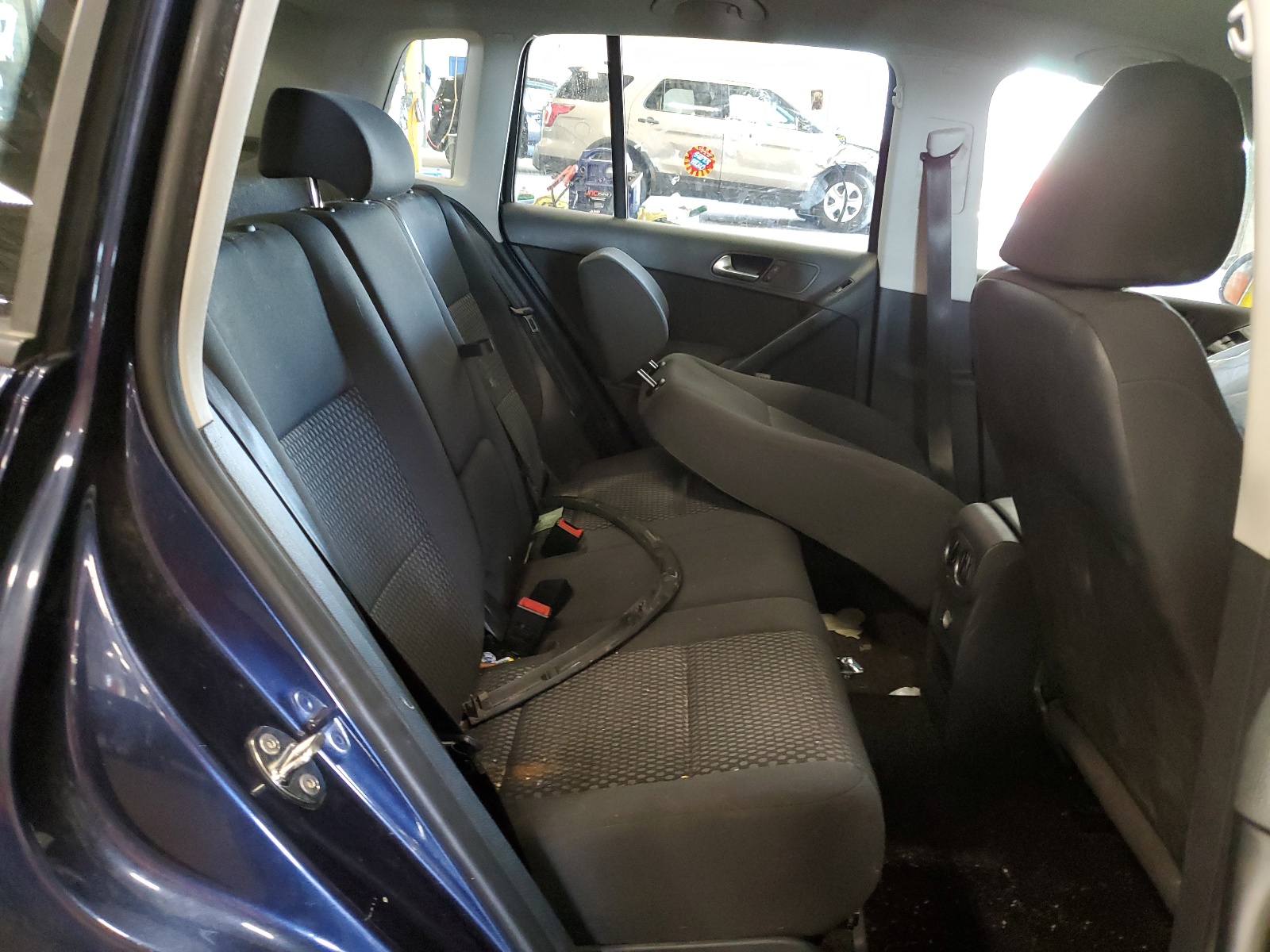 WVGAV7AX5BW560215 2011 Volkswagen Tiguan S