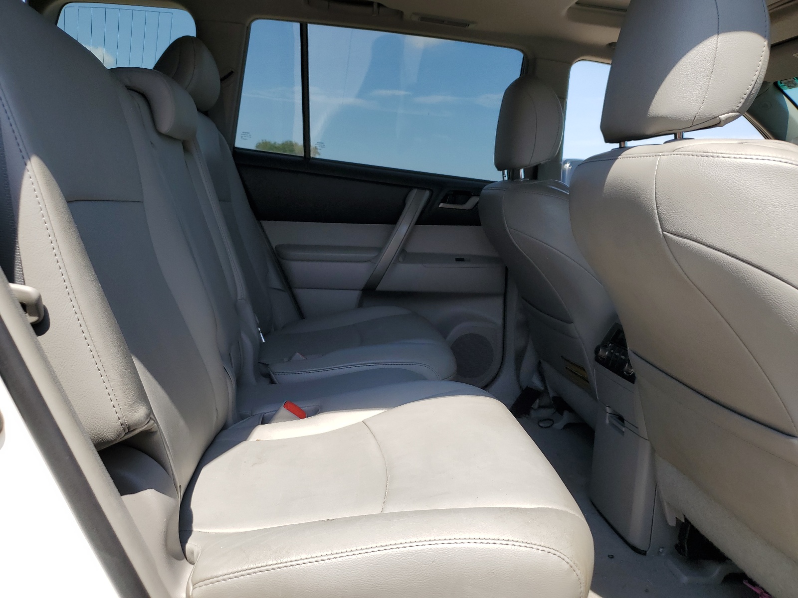 5TDJK3EH0AS040141 2010 Toyota Highlander Se