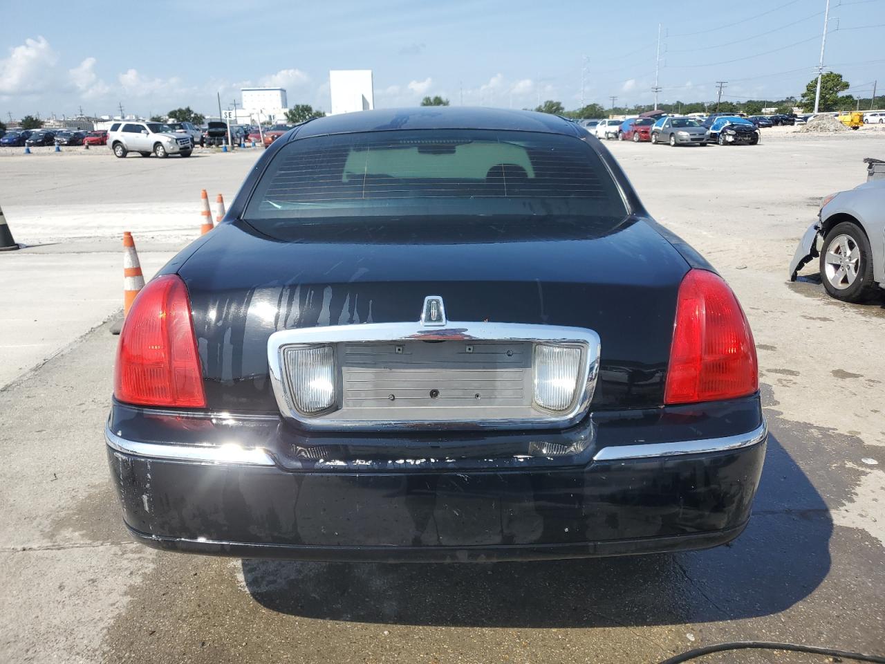 2007 Lincoln Town Car Executive L VIN: 1LNHM84W77Y629511 Lot: 65828284