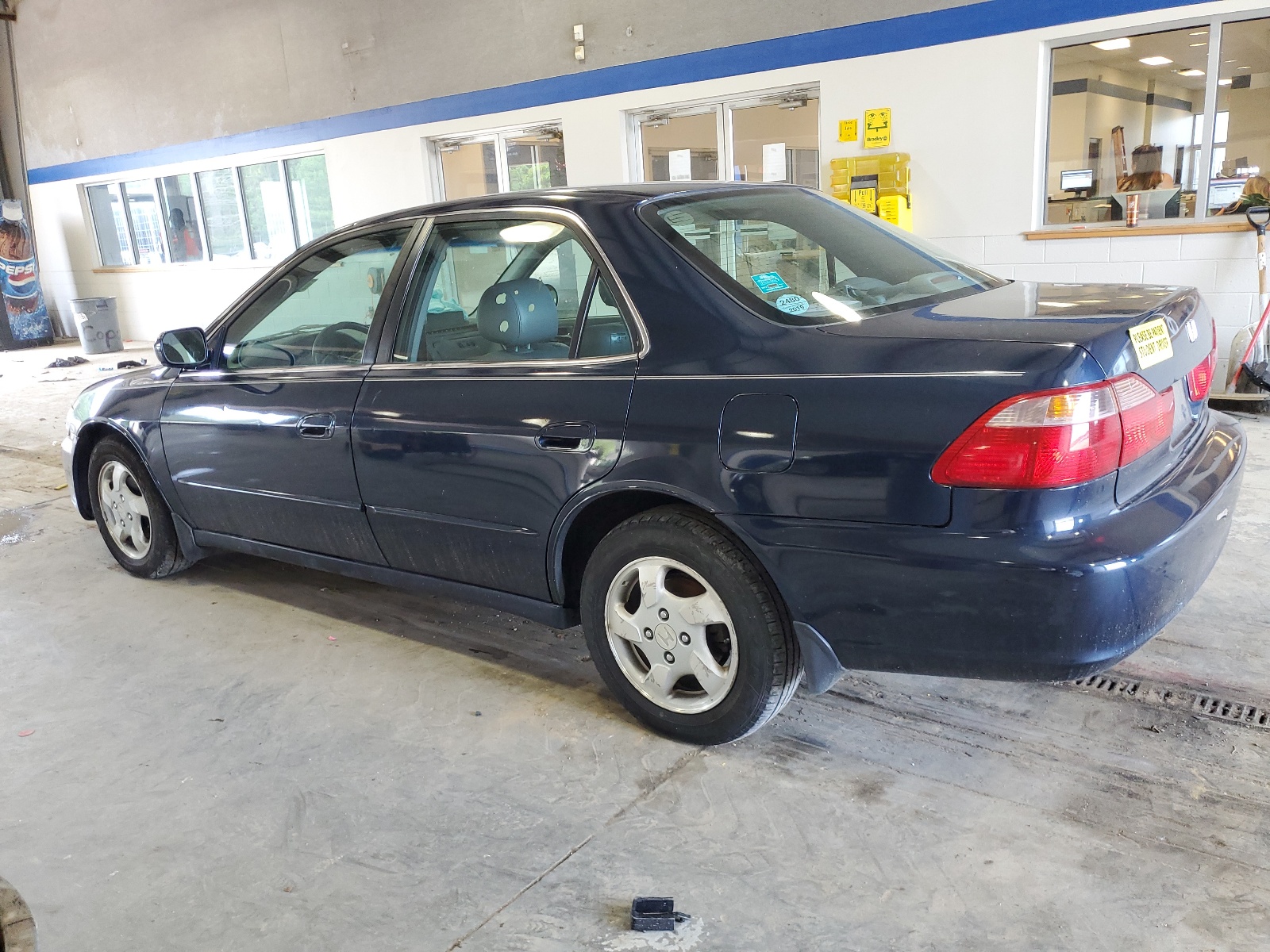 1HGCG6688YA006192 2000 Honda Accord Ex