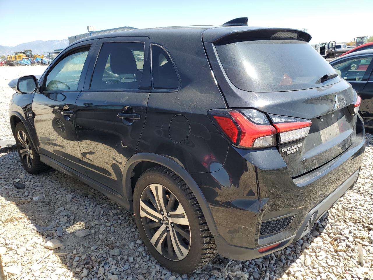 JA4AR3AU7LU012750 Mitsubishi Outlander  2