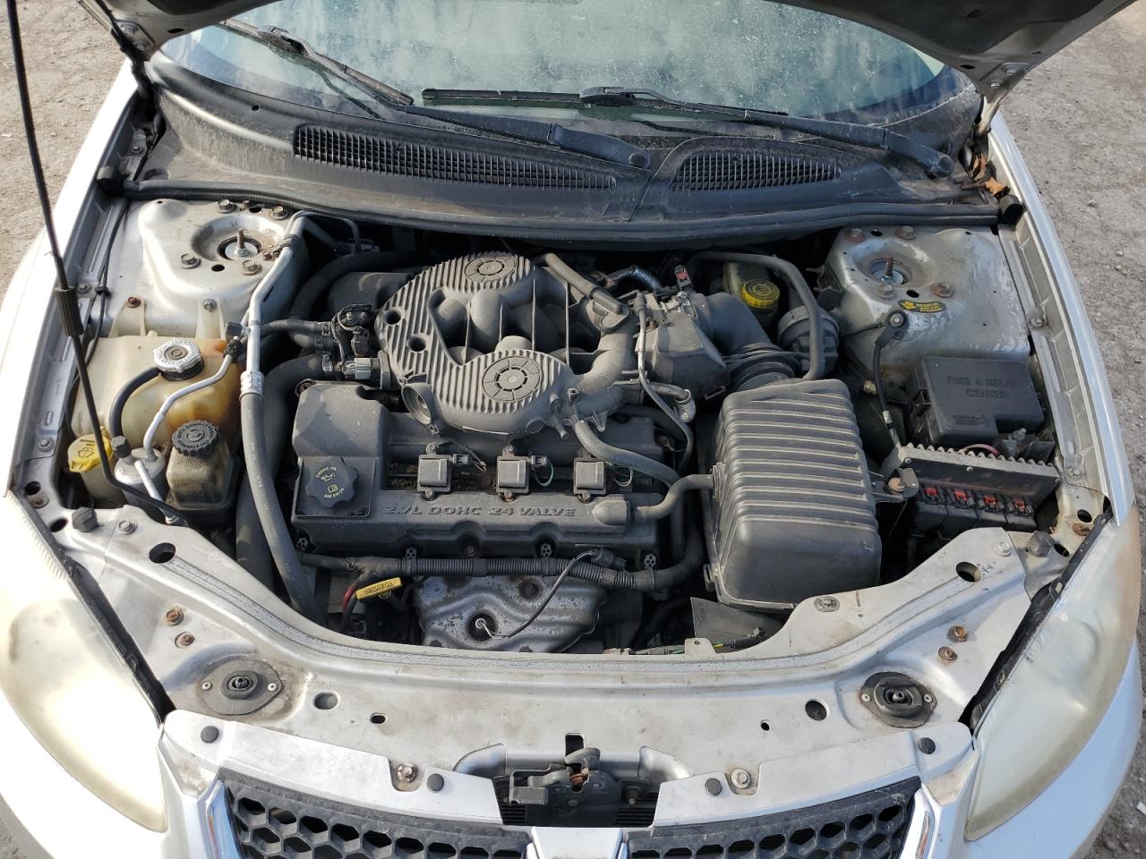 2005 Dodge Stratus - Image 12