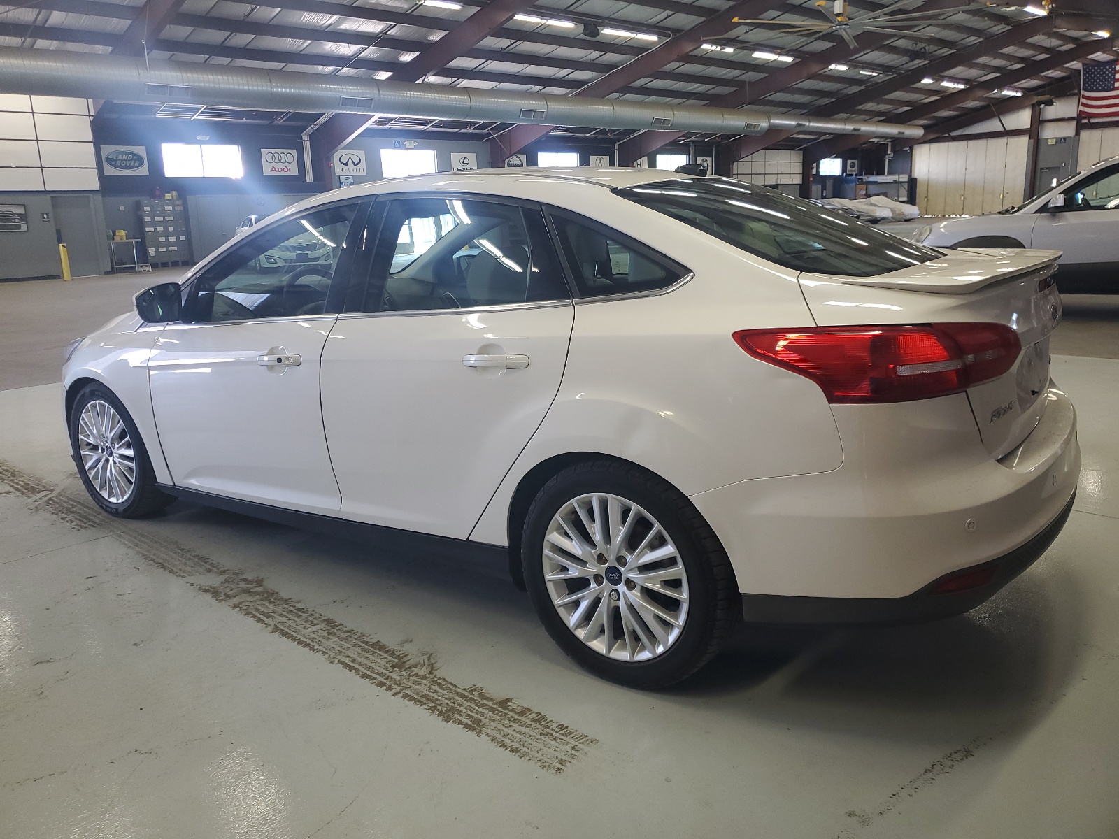 2018 Ford Focus Titanium vin: 1FADP3J27JL323918