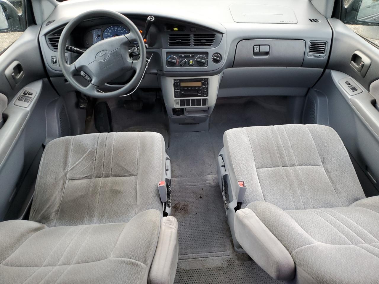 2002 Toyota Sienna Ce VIN: 4T3ZF19C92U457915 Lot: 65119584