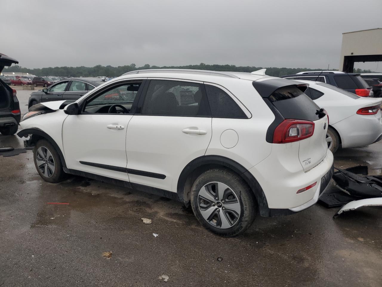 KNDCB3LC0J5188487 2018 KIA NIRO - Image 2