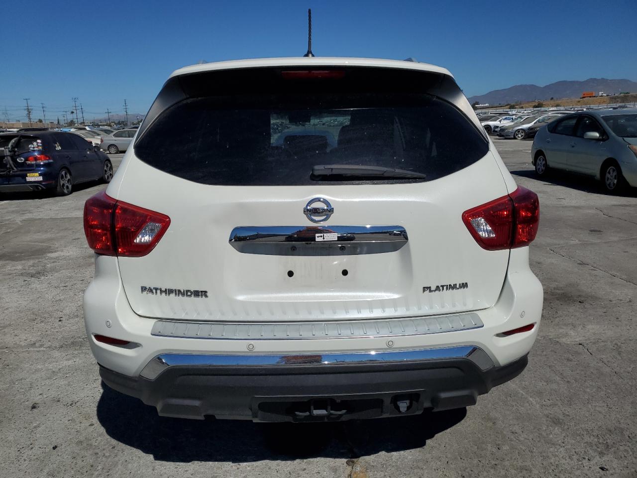 2018 Nissan Pathfinder S VIN: 5N1DR2MN2JC656852 Lot: 68344424