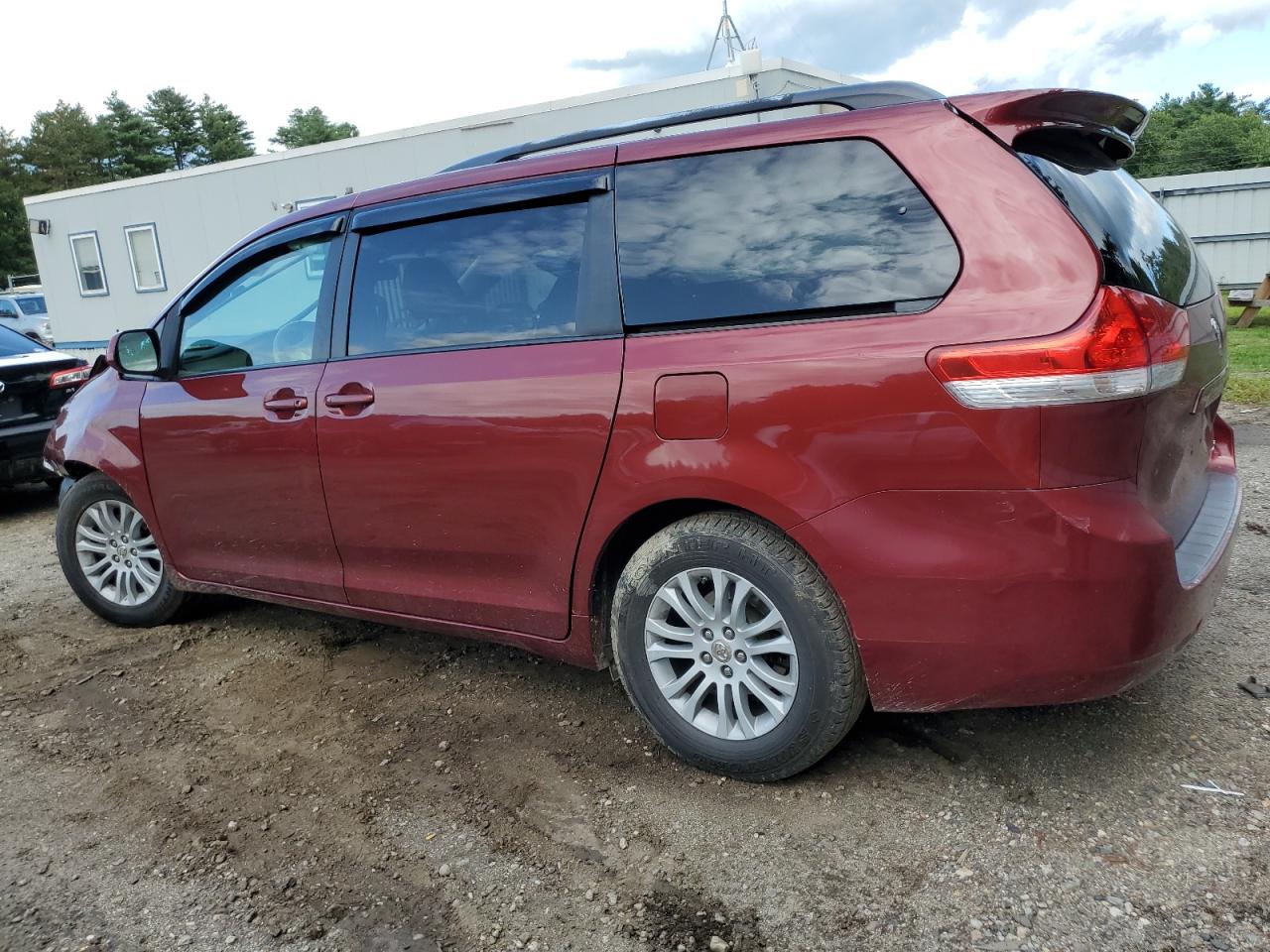 2011 Toyota Sienna Xle VIN: 5TDYK3DC5BS021879 Lot: 68337874