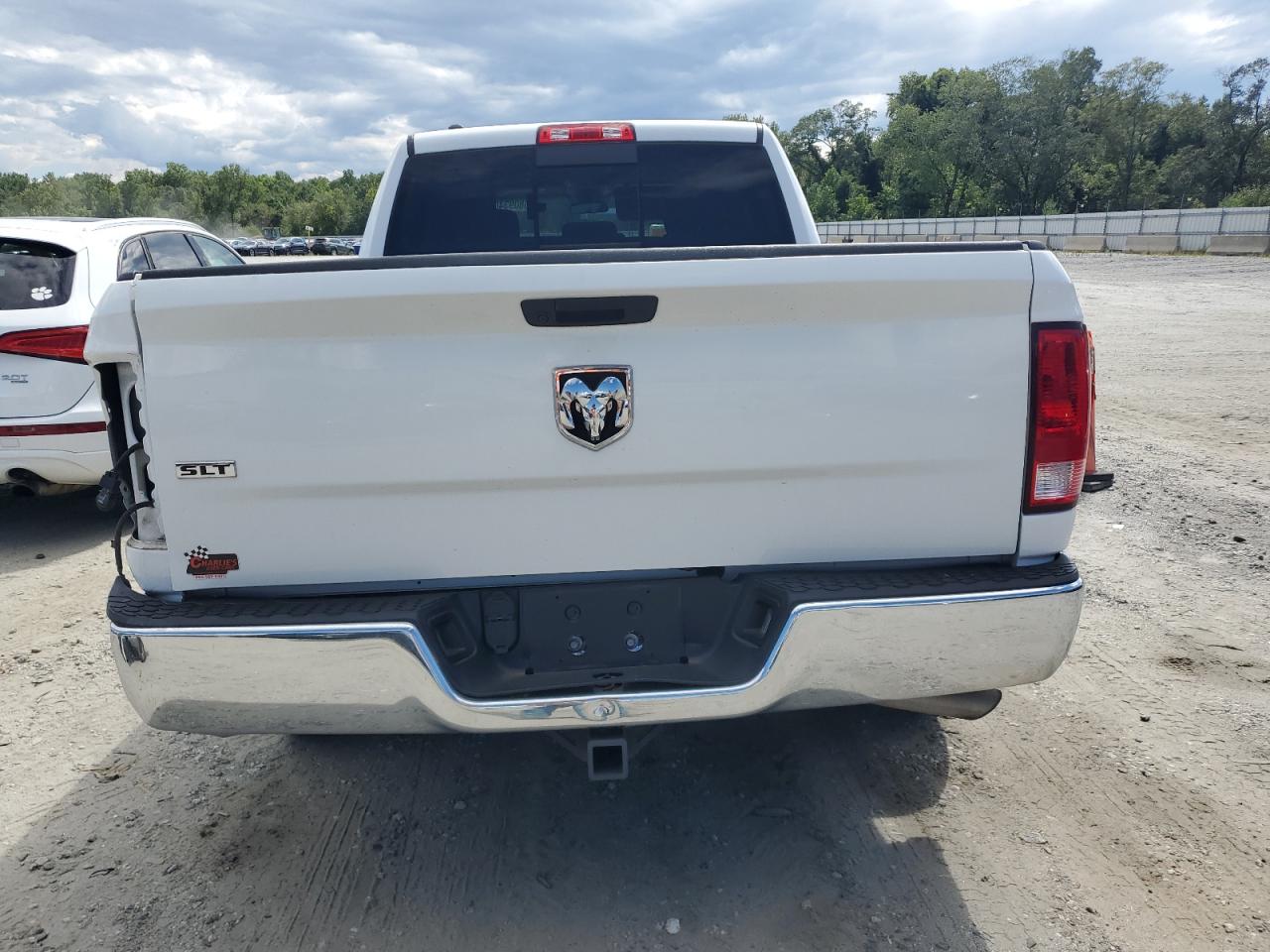 1C6RR6TT6KS561629 2019 Ram 1500 Classic Slt