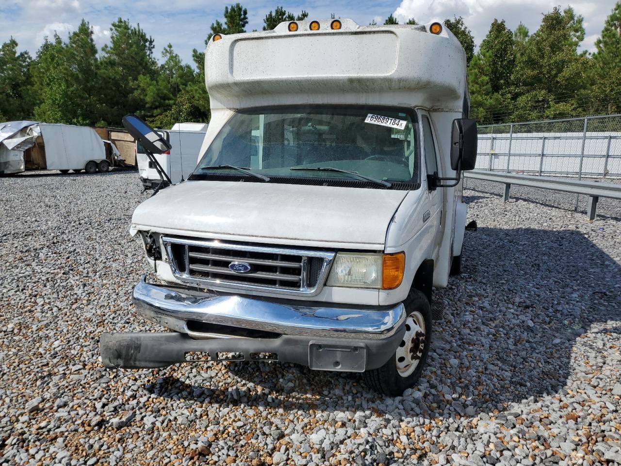 2006 Ford Econoline - Image 2