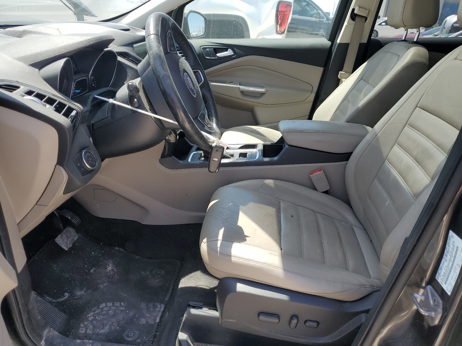 1FMCU0JD5HUB15096 2017 Ford Escape Titanium