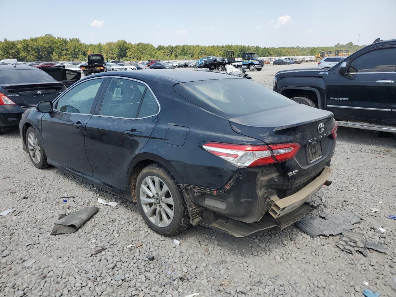 VIN 4T1B11HK9JU095360 2018 TOYOTA CAMRY no.2