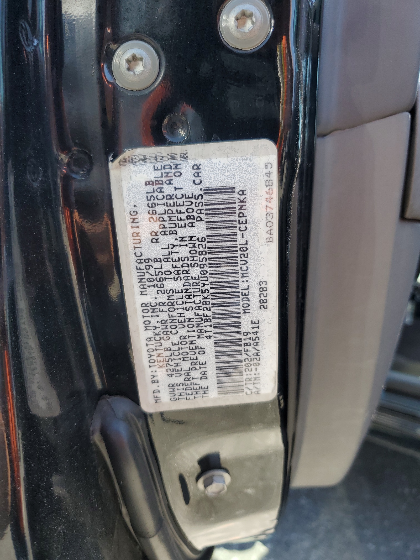 4T1BF28K5YU095826 2000 Toyota Camry Le