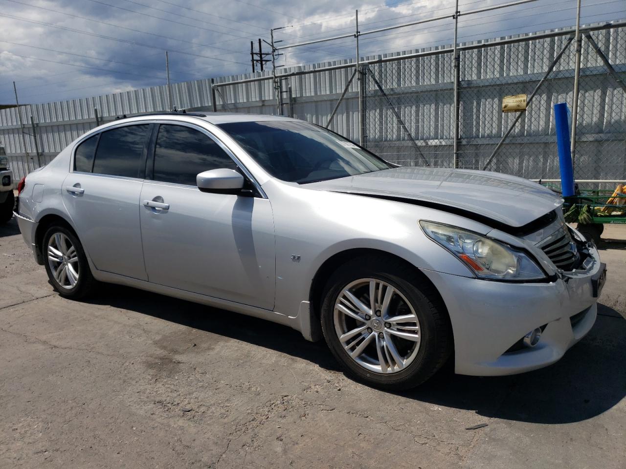 VIN JN1CV6AR6FM522912 2015 INFINITI Q40 no.4