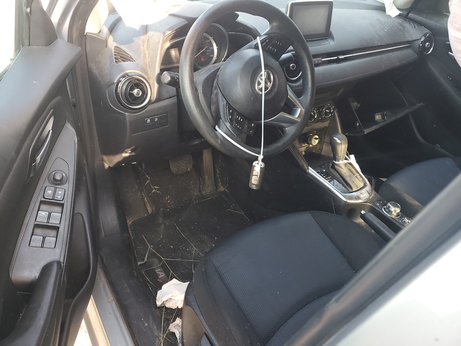 3MYDLBYV7JY300907 2018 Toyota Yaris Ia