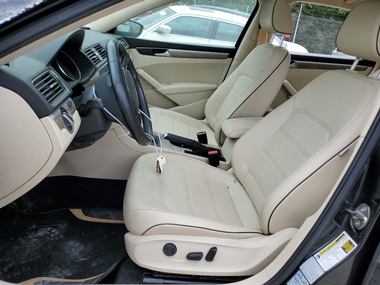 2017 Volkswagen Passat - Image 7